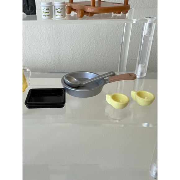 Kitchen Black Oven Replacement with Calico Critters Mixed Accessory Toy Lot - Picture 7 of 7